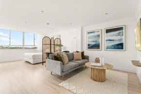Chic Studio with a Pool and Moments from Shop Sydney